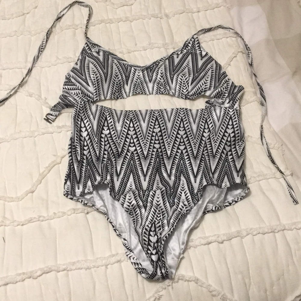 One piece swim suit size large- never worn!